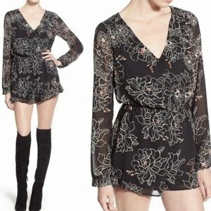 ASTR Size M Long Sleeve Plunging Ruffle Black Floral Romper Women’s EUC